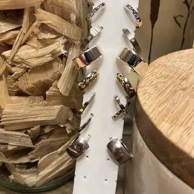 Giá đỡ trang sức cho bông tai đơn giản, tiện lợi