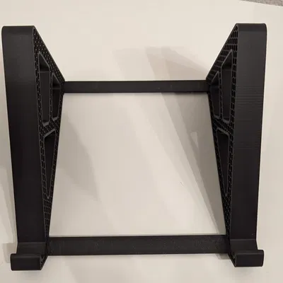 Giá đỡ laptop chắc chắn với chiều cao tương đương màn hình