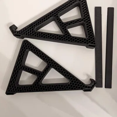 Giá đỡ laptop chắc chắn với chiều cao tương đương màn hình