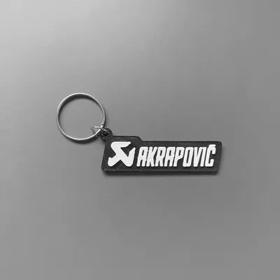 Móc khóa thương hiệu Akrapovic thiết kế đơn giản 3D