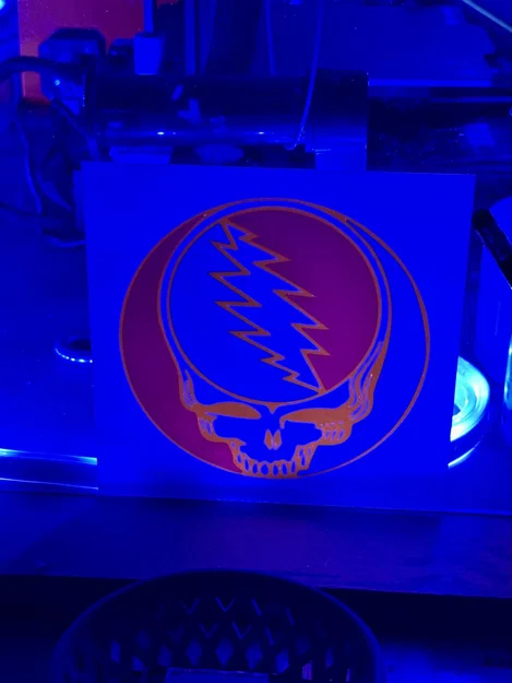 Biểu tượng Grateful Dead với ánh sáng nền đẹp mắt - Image 2