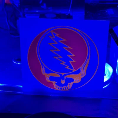 Biểu tượng Grateful Dead với ánh sáng nền đẹp mắt