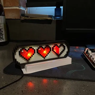 Đèn bàn pixel art hình trái tim nhấp nháy