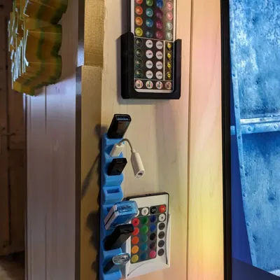 Giá đỡ USB dọc cho Skadis với USB-C - REMIX treo tường