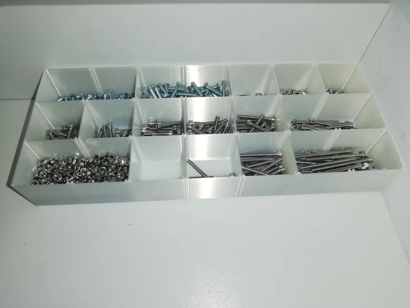 Giá đỡ vít với thiết kế dễ in và tường trung gian - Image 1