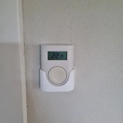 Giá đỡ tường cho bộ điều chỉnh nhiệt độ Wavin Ahc 9000