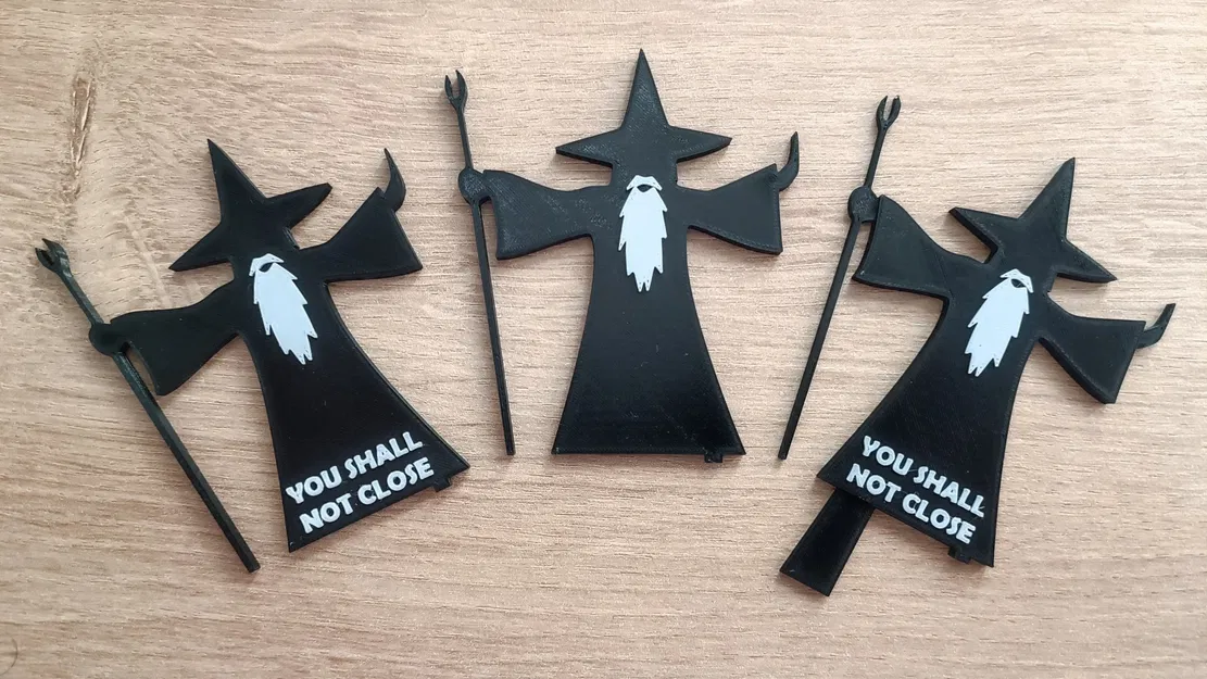 Gandalf làm giá đỡ cửa độc đáo cho ngôi nhà - Image 2