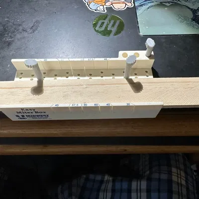 Hộp cắt góc dễ dàng từ Midwest Products Company Inc. với khóa ca...