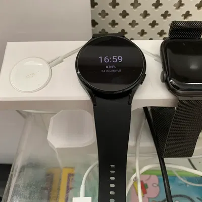 Giá đỡ ba đồng hồ Apple và Samsung Galaxy