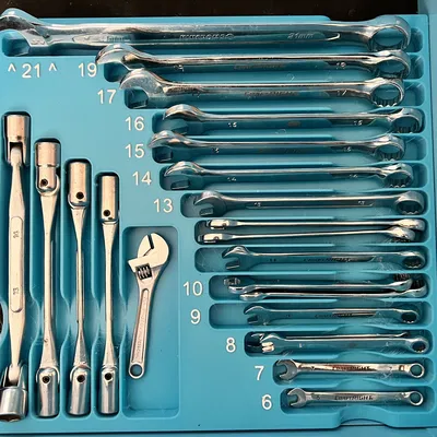 Khay đựng cờ lê cho cờ lê lớn và nhỏ