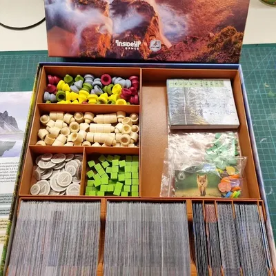 Lắp đặt cho trò chơi board game Earth với bộ phân phối thẻ tr...