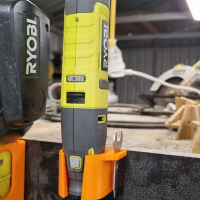 Giá đỡ công cụ quay Ryobi 4V với chỗ để chìa khóa kẹp