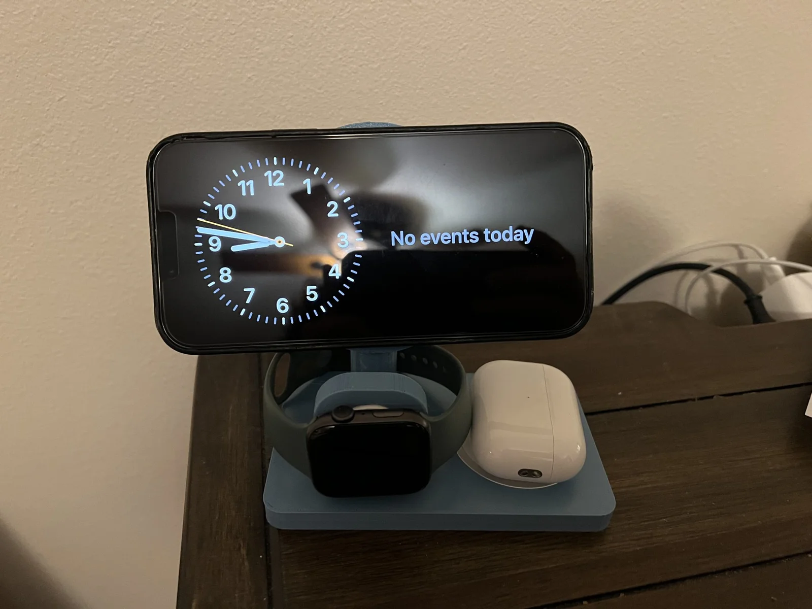 Giá đỡ iPhone Magsafe và sạc Apple Watch, AirPods 1