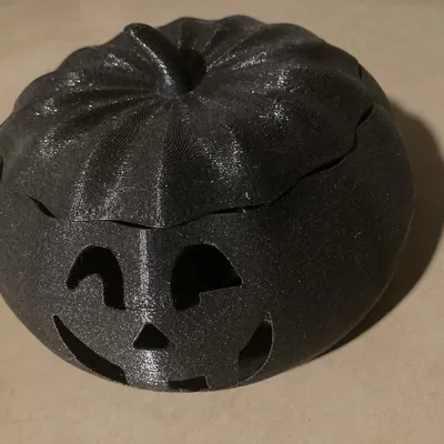 Đèn bí ngô Jack o Lantern có mặt và chân thú