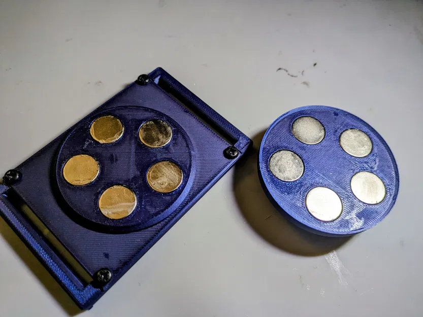 Giá đỡ đuôi trang phục từ nhân vật Barf trong Spaceballs - Image 1