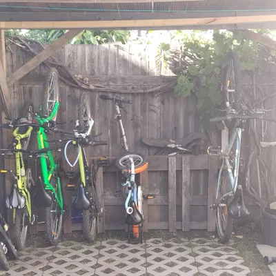 Giá đỡ xe đạp gắn tường với thiết kế chắc chắn