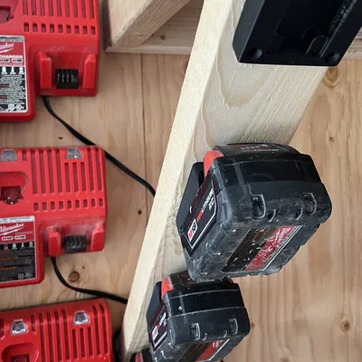 Giá đỡ pin Milwaukee M18 không khóa