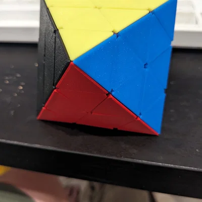 Đồ chơi xếp hình Octahedron xoay mặt với cơ chế Skewb