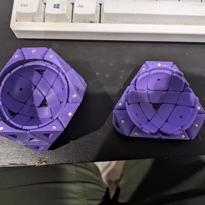 Đồ chơi xếp hình Octahedron xoay mặt với cơ chế Skewb
