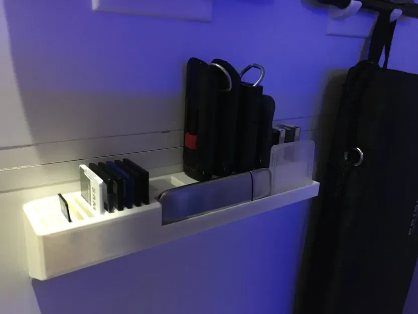 Giá đỡ USB và thẻ SD có thể gắn tường với 8 khe cắm - Image 2