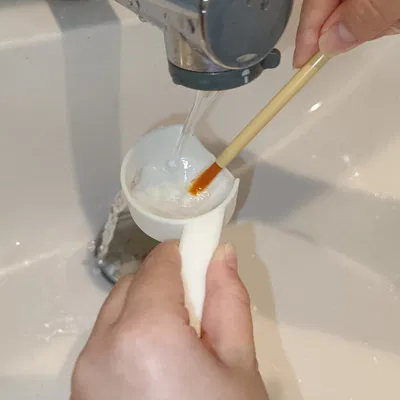 Máy rửa cọ vẽ tiện lợi cho người nghệ sĩ