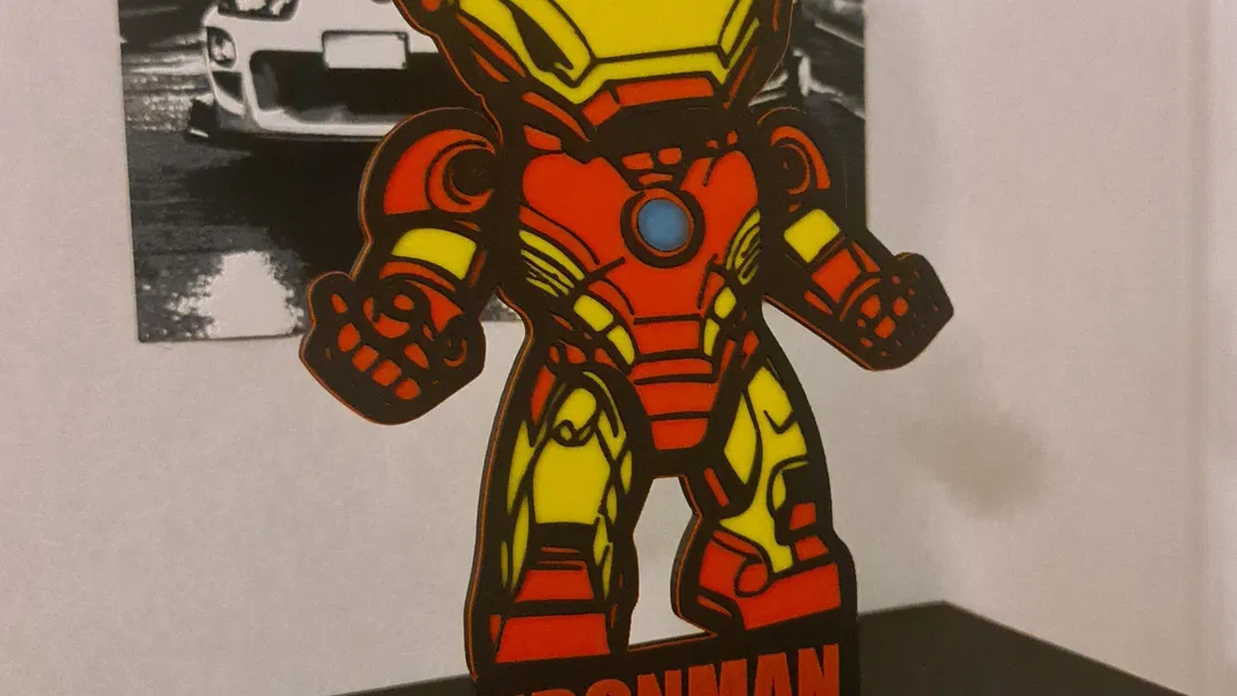 Mô hình Iron Man với đế và bảng tên trang trí - Image 1