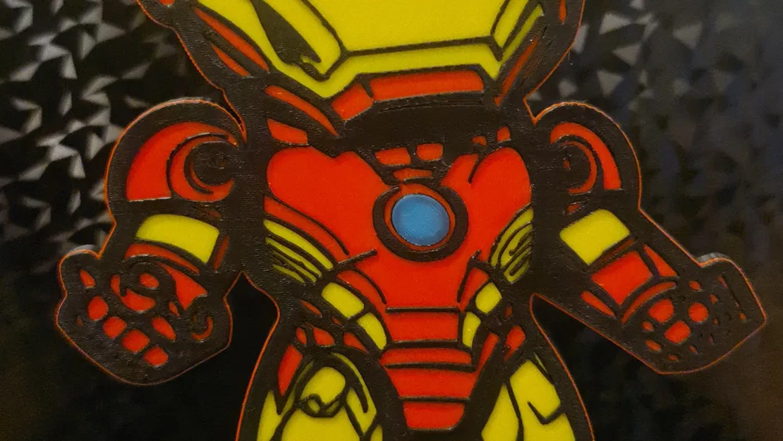 Mô hình Iron Man với đế và bảng tên trang trí - Image 2