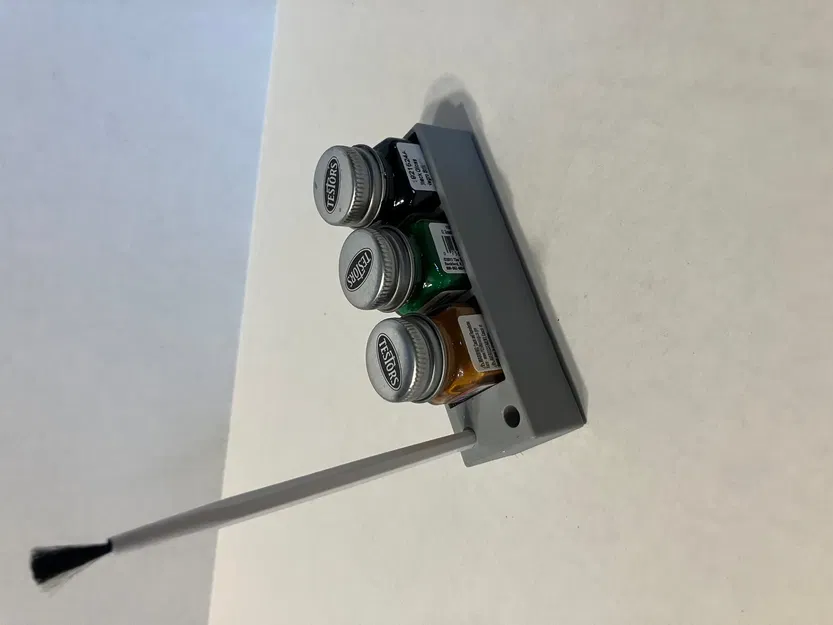Giá đỡ cho cọ vẽ và lọ sơn Testor's - Image 1