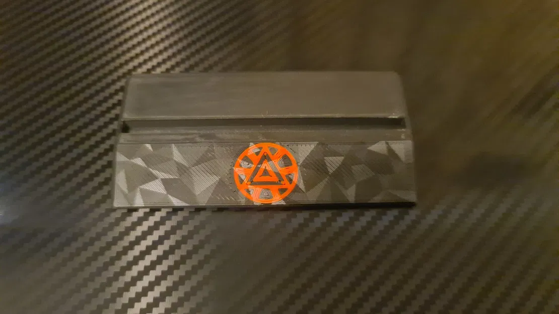 Mô hình Iron Man với đế và bảng tên trang trí - Image 3