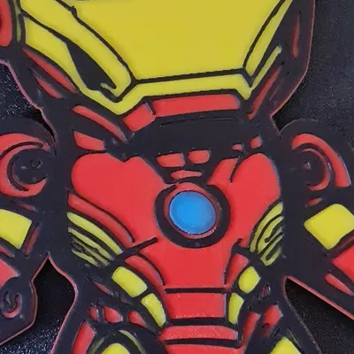 Mô hình Iron Man với đế và bảng tên trang trí