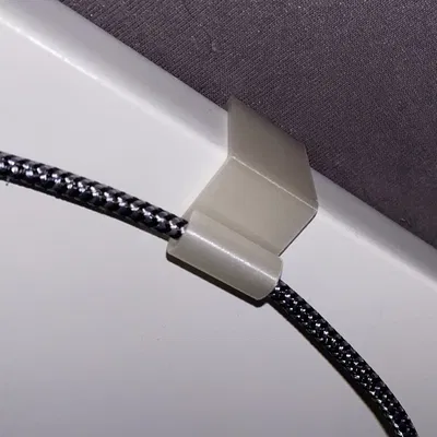 Kẹp dây sạc cho khung giường