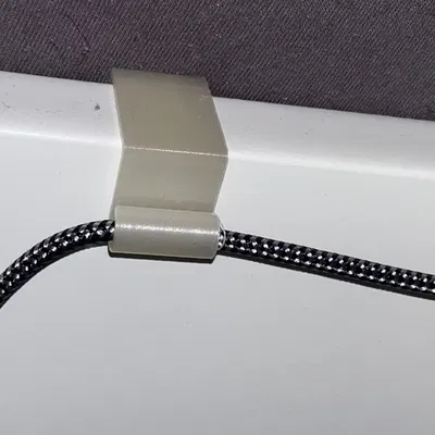 Kẹp dây sạc cho khung giường