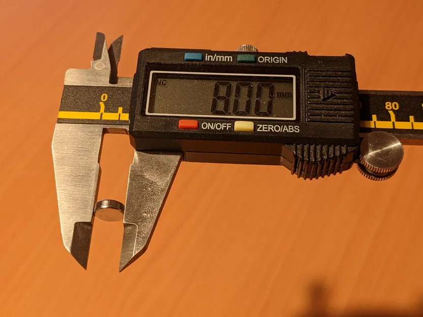 Máy phân phát thuốc 7 ngày với nắp từ tính xoay - Image 3