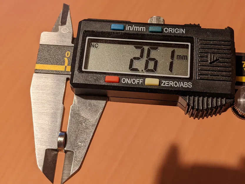 Máy phân phát thuốc 7 ngày với nắp từ tính xoay - Image 4