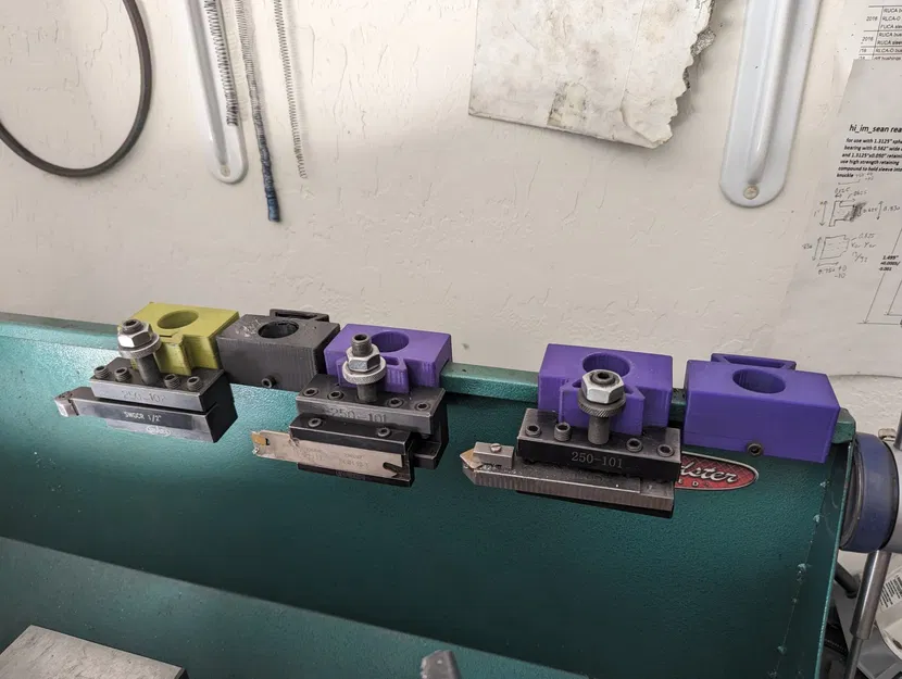 Giá đỡ dụng cụ tiện AXA G0602 gắn trên máy tiện - Image 1