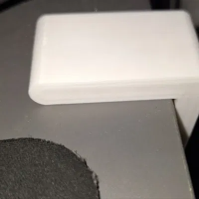 Giá treo tai nghe Ikea Lagkapten hướng vào trong