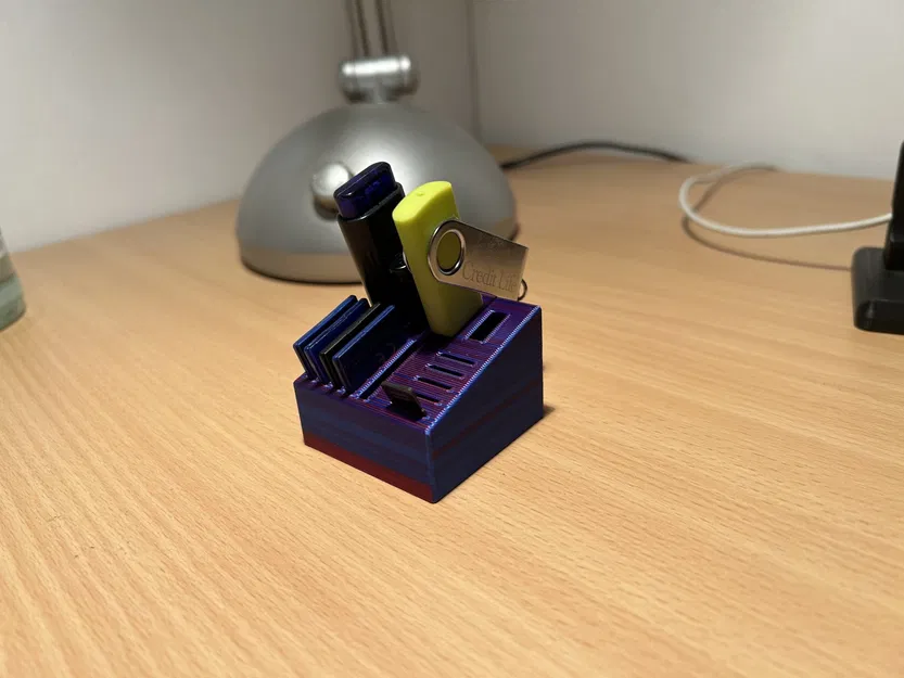 Giá đỡ USB và thẻ nhớ SD đa năng trên bàn - Image 3