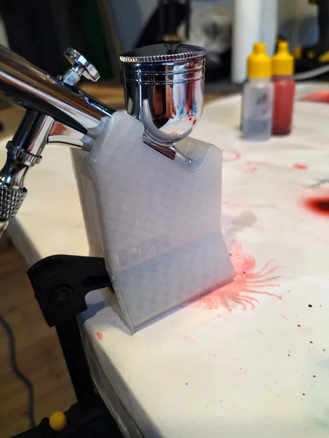 Giá đỡ súng phun sơn đơn giản cho bàn làm việc - Image 1