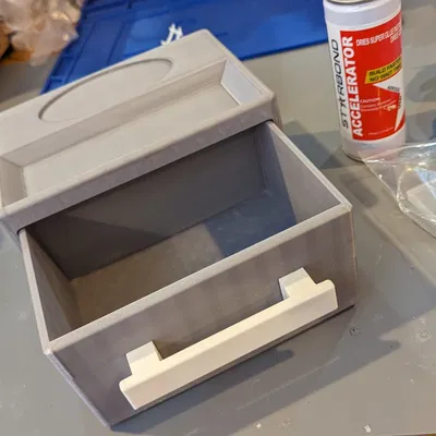 Giá đỡ đồng hồ báo thức và ngăn kéo đầu giường