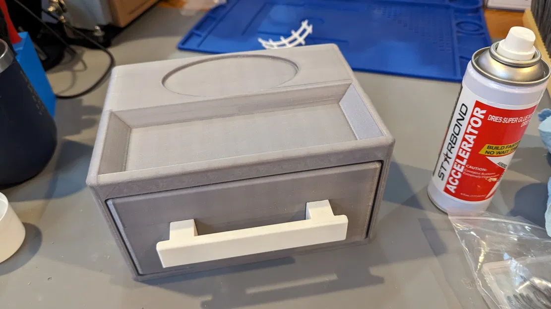 Giá đỡ đồng hồ báo thức và ngăn kéo đầu giường - Image 4