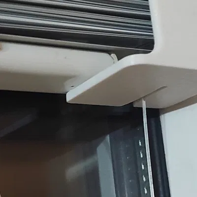 Giá đỡ cho lamelové žaluzie trong tình huống khẩn cấp