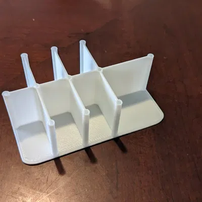 Chia ngăn kéo mini Dollar Tree cho các bộ phận nhỏ