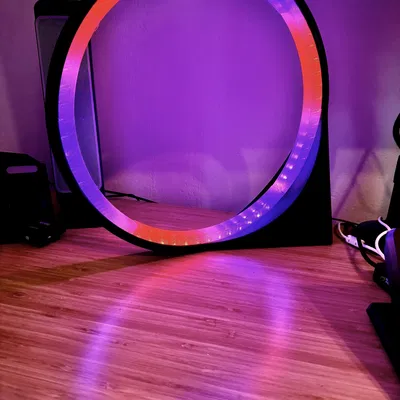 Đèn bàn LED Helios với vòng WLED độc đáo