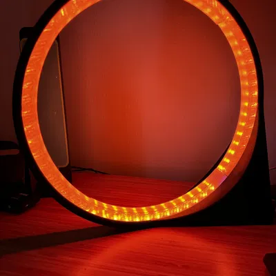 Đèn bàn LED Helios với vòng WLED độc đáo