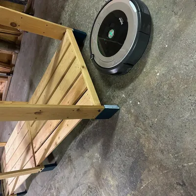 Giá đỡ nâng Ikea Gorm cho Roomba di chuyển dễ dàng