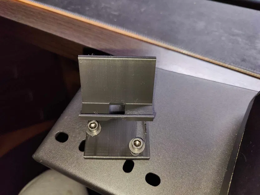 Giá đỡ điện thoại cho giá đỡ bánh lái Next Level Racing - Image 1