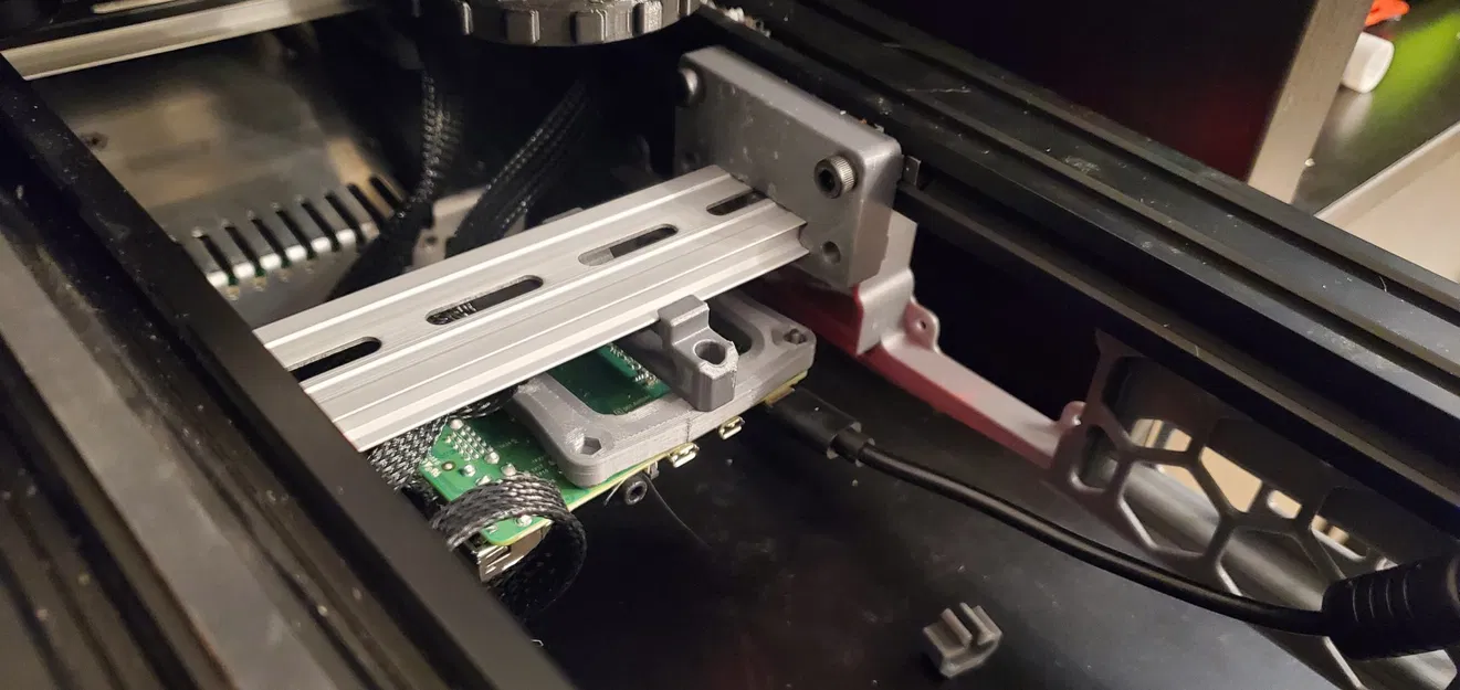 Giá đỡ DIN cho thanh nhôm với khoảng cách 20mm - Image 1