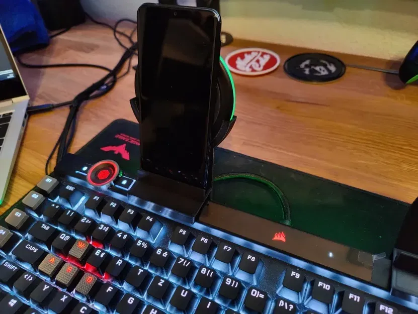 Giá đỡ điện thoại di động Corsair K100 với QI - Image 2