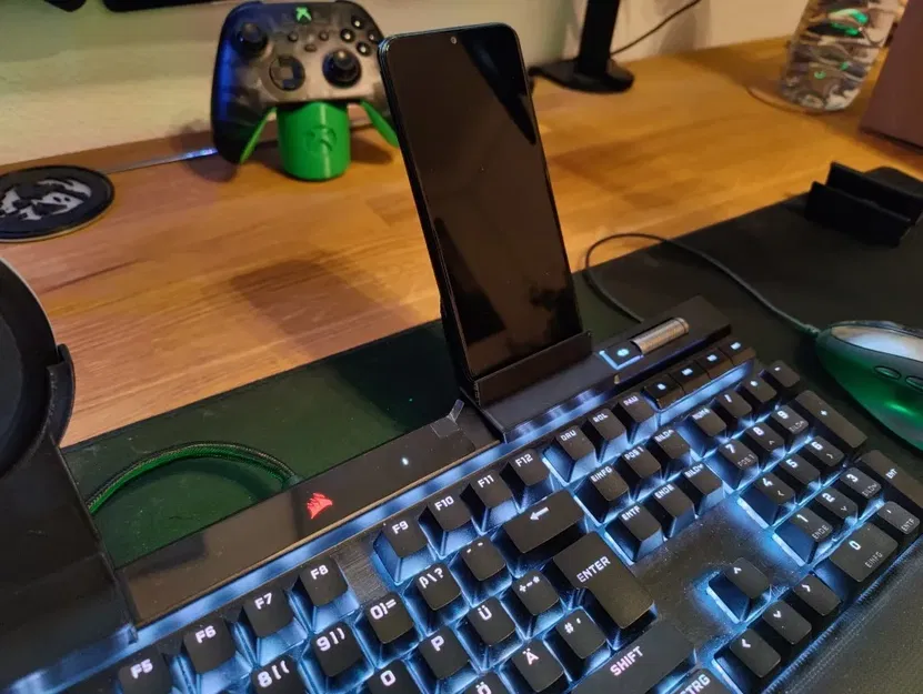 Giá đỡ điện thoại di động Corsair K100 với QI - Image 3