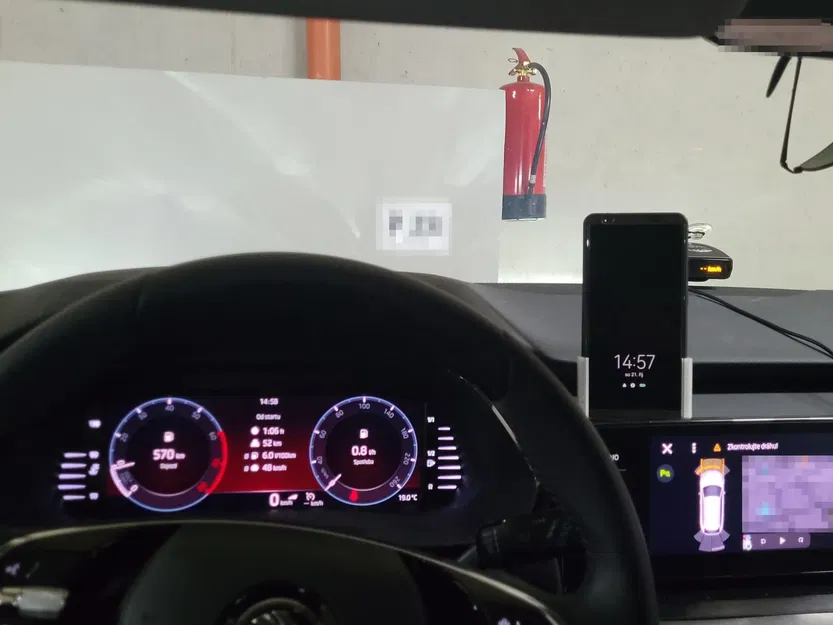 Giá đỡ điện thoại Huawei Mate 10 Pro cho Skoda Octavia 4 (2022) - Image 2